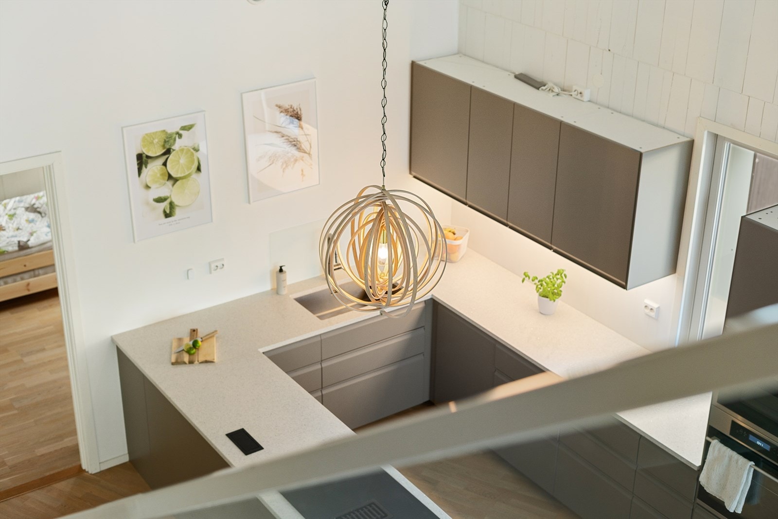 Legg spesielt merke til takhøyden i rommet! Galleribilde