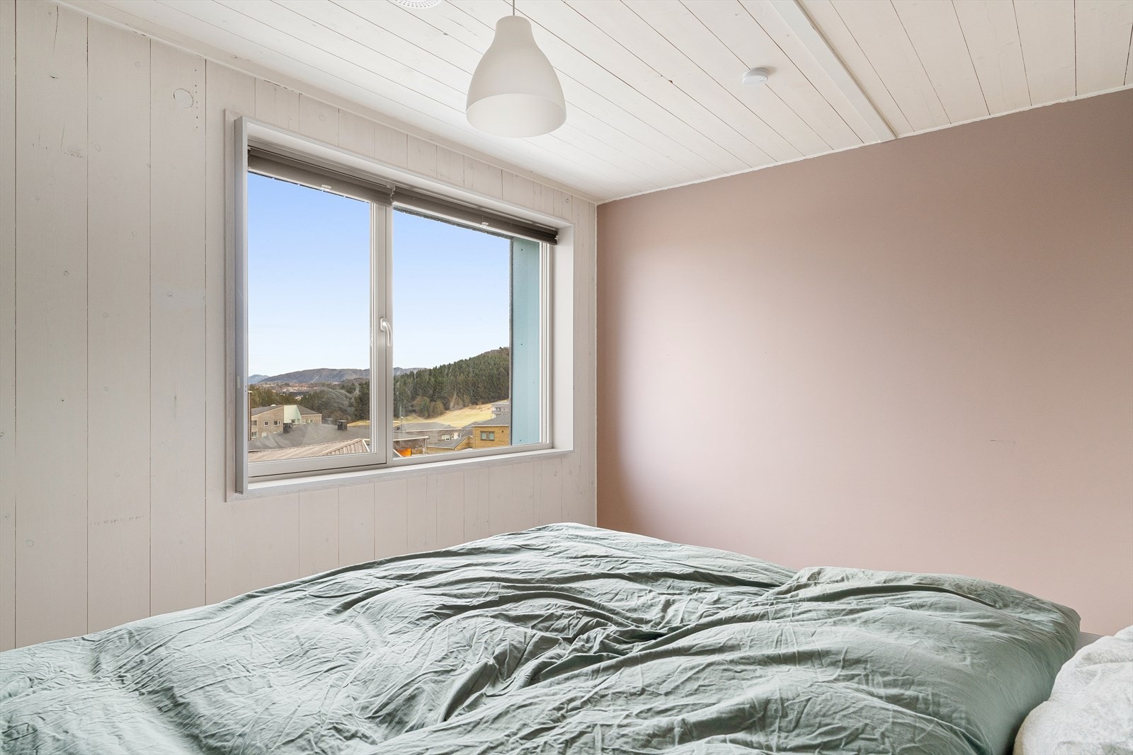 Pent utsyn fra soveromsvindu! Galleribilde