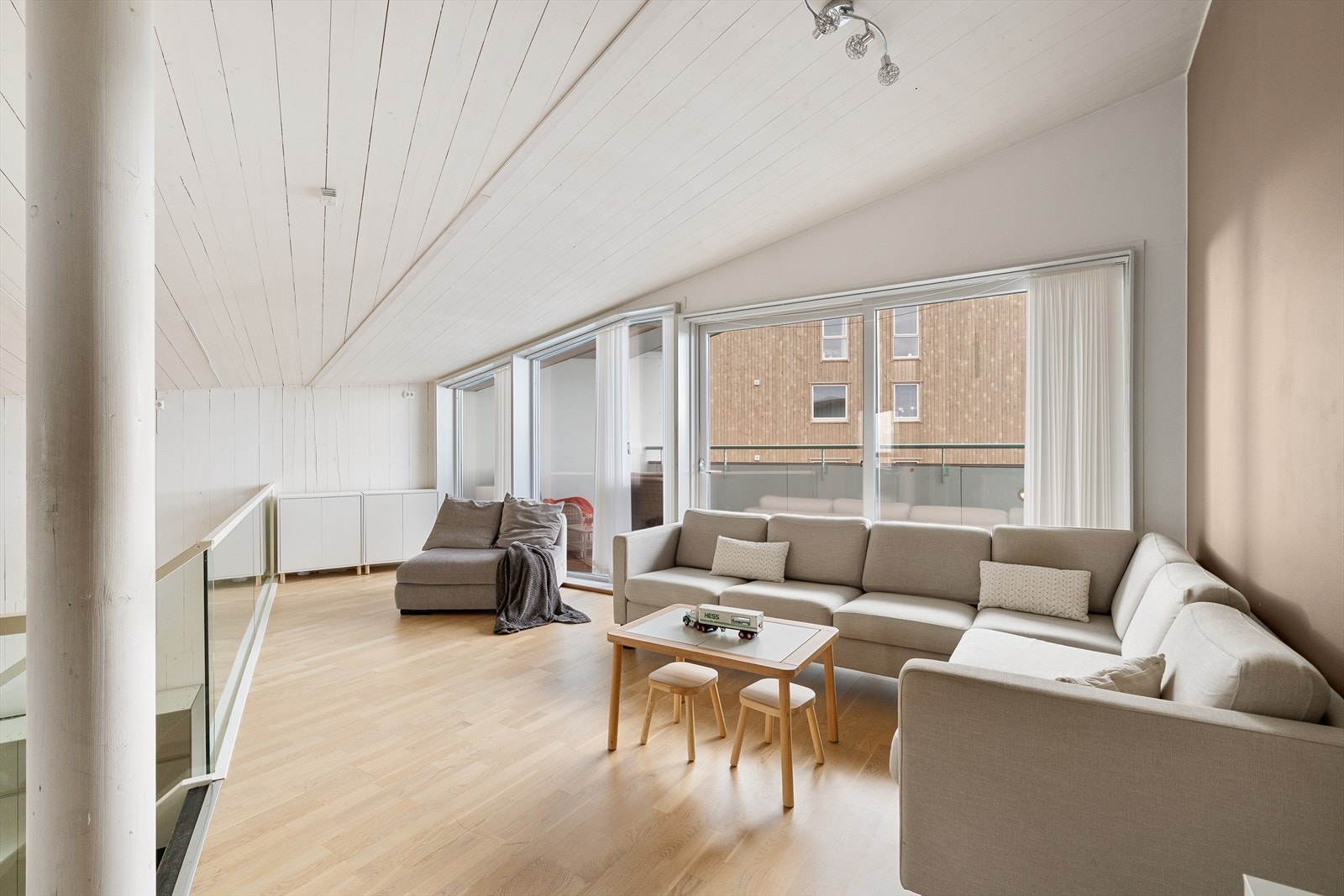 Stor loftstue med flerbruksmuligheter. Galleribilde