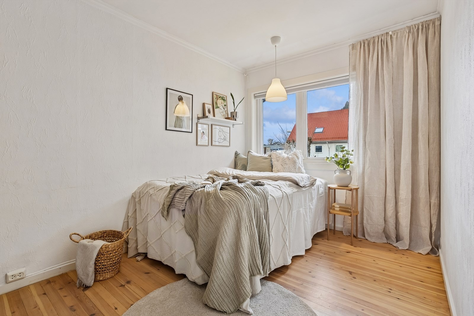 Det andre soverommet er også av god størrelse og egner seg godt som barnerom, gjesterom eller kontor. Galleribilde