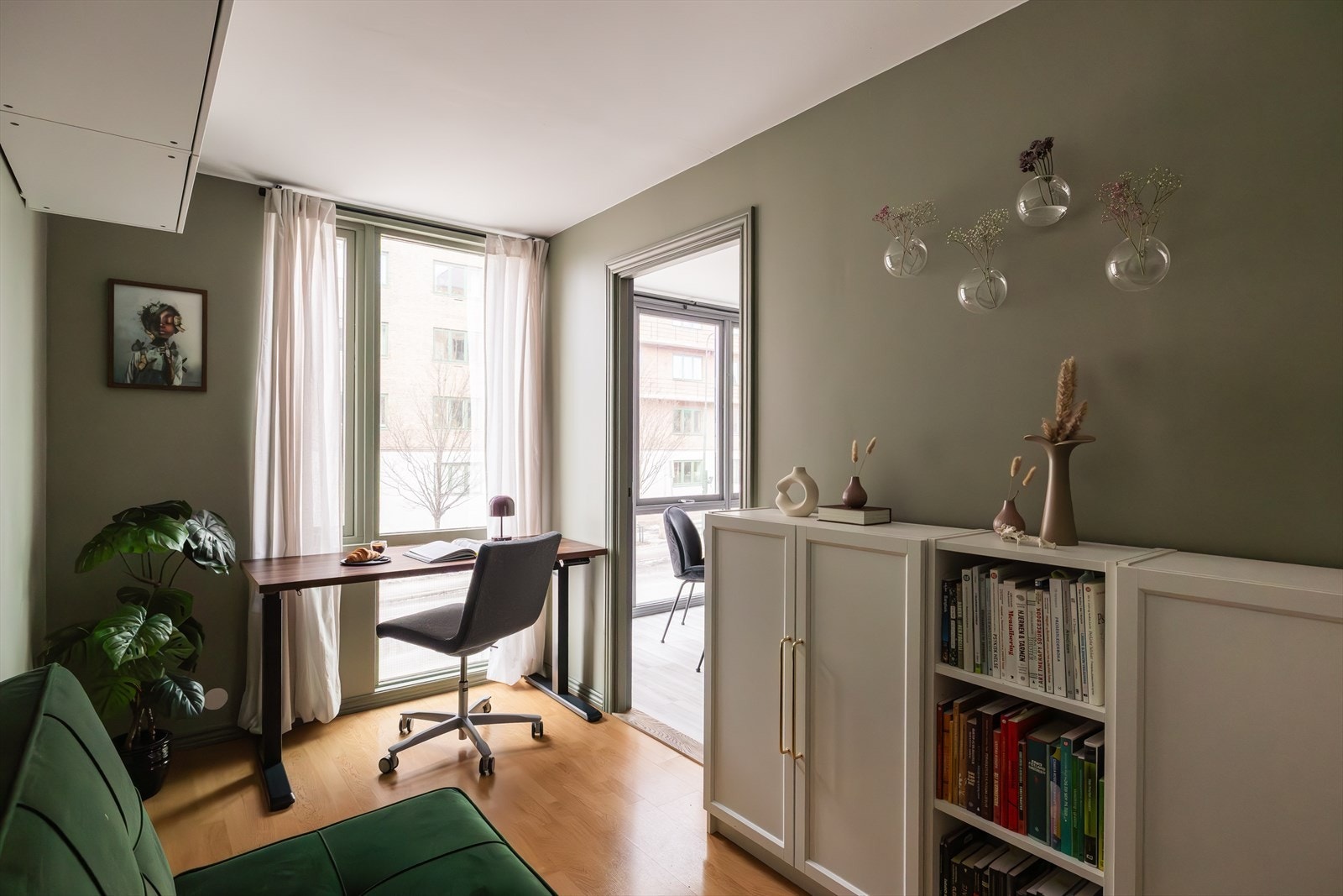 Rommet passer utmerket til tv-stue, gjesterom, barnerom eller kontor - alt etter behov. Galleribilde