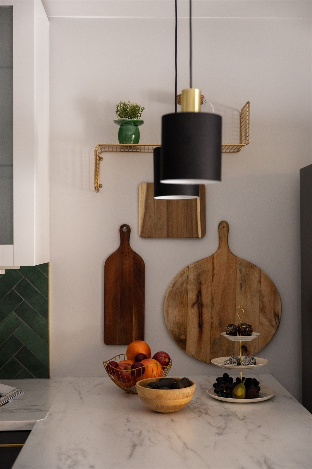 Integrert induksjonstopp, stekeovn og oppvaskmaskin medfølger. Galleribilde