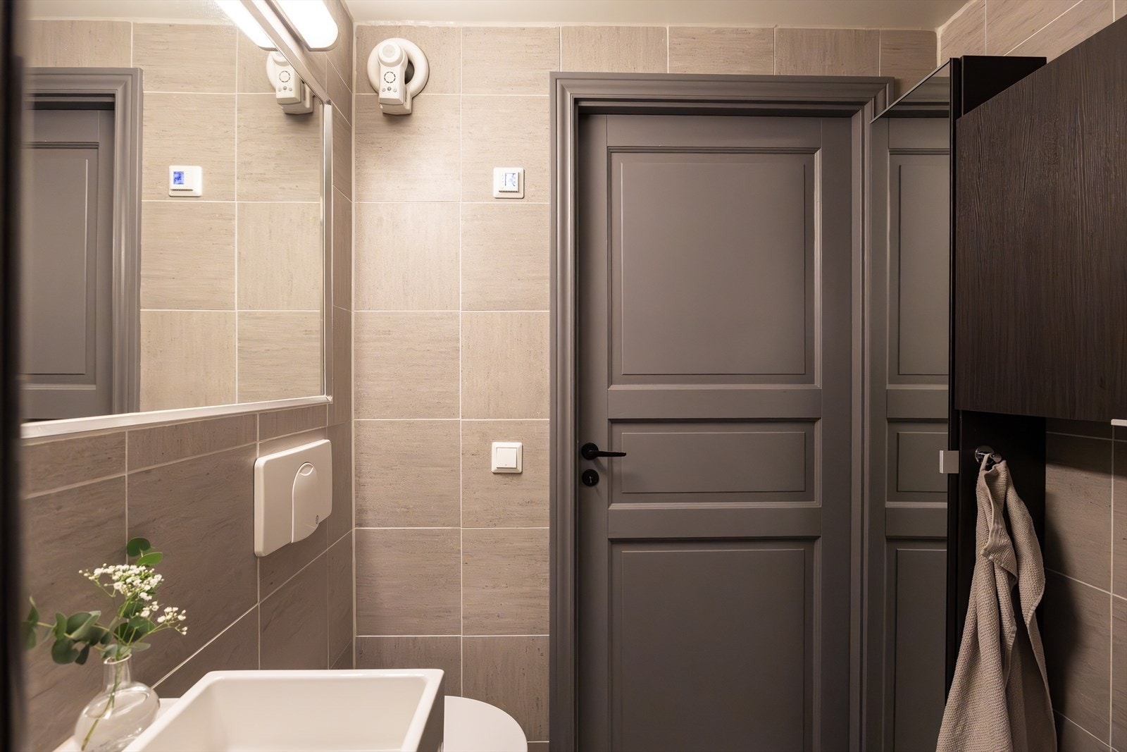 Baderommet har også elektrisk styrt vifte på vegg. Galleribilde