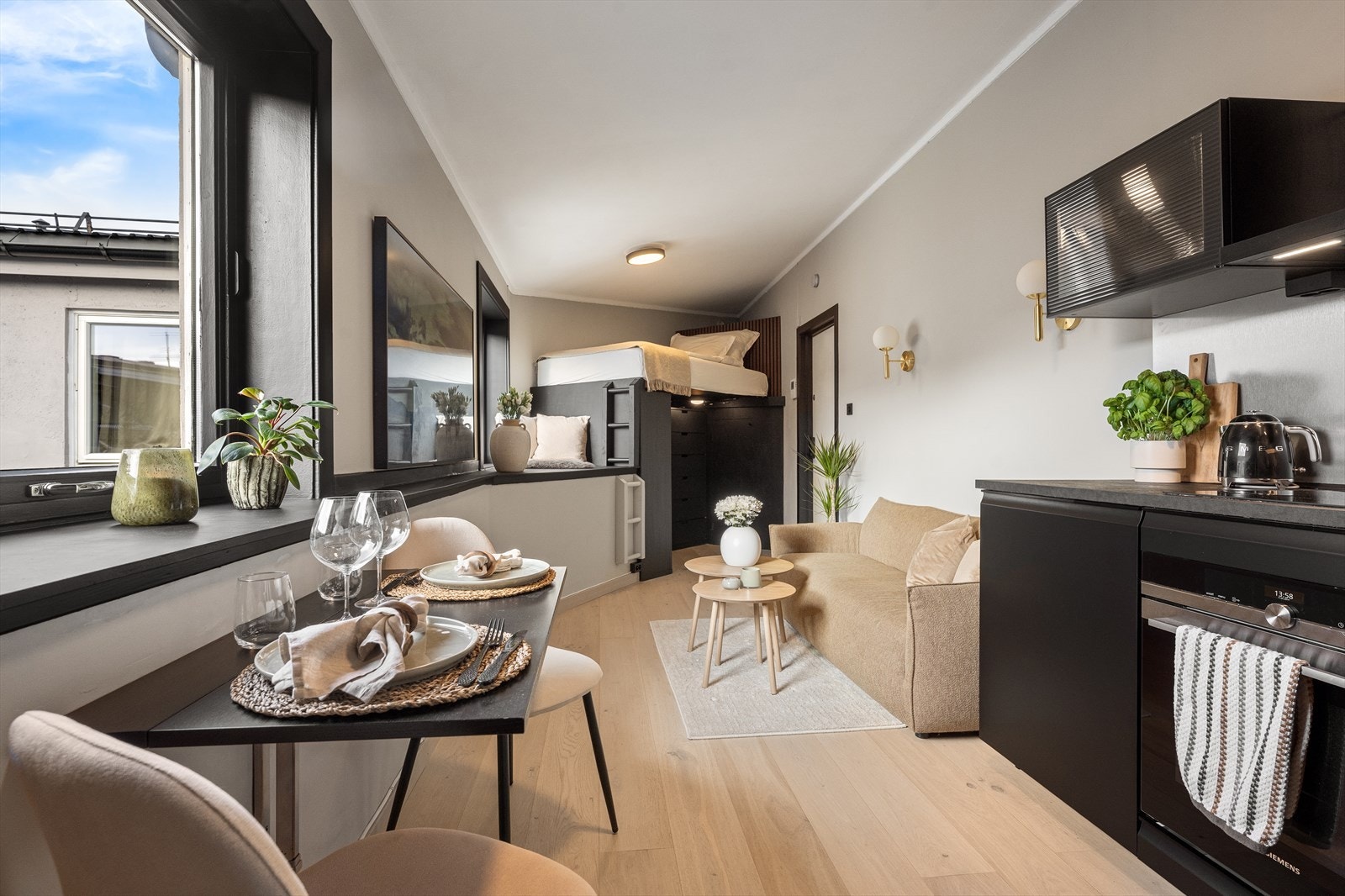 Her er det også plass til å innrede med spisebord med tilhørende møblement samt sofa. Galleribilde