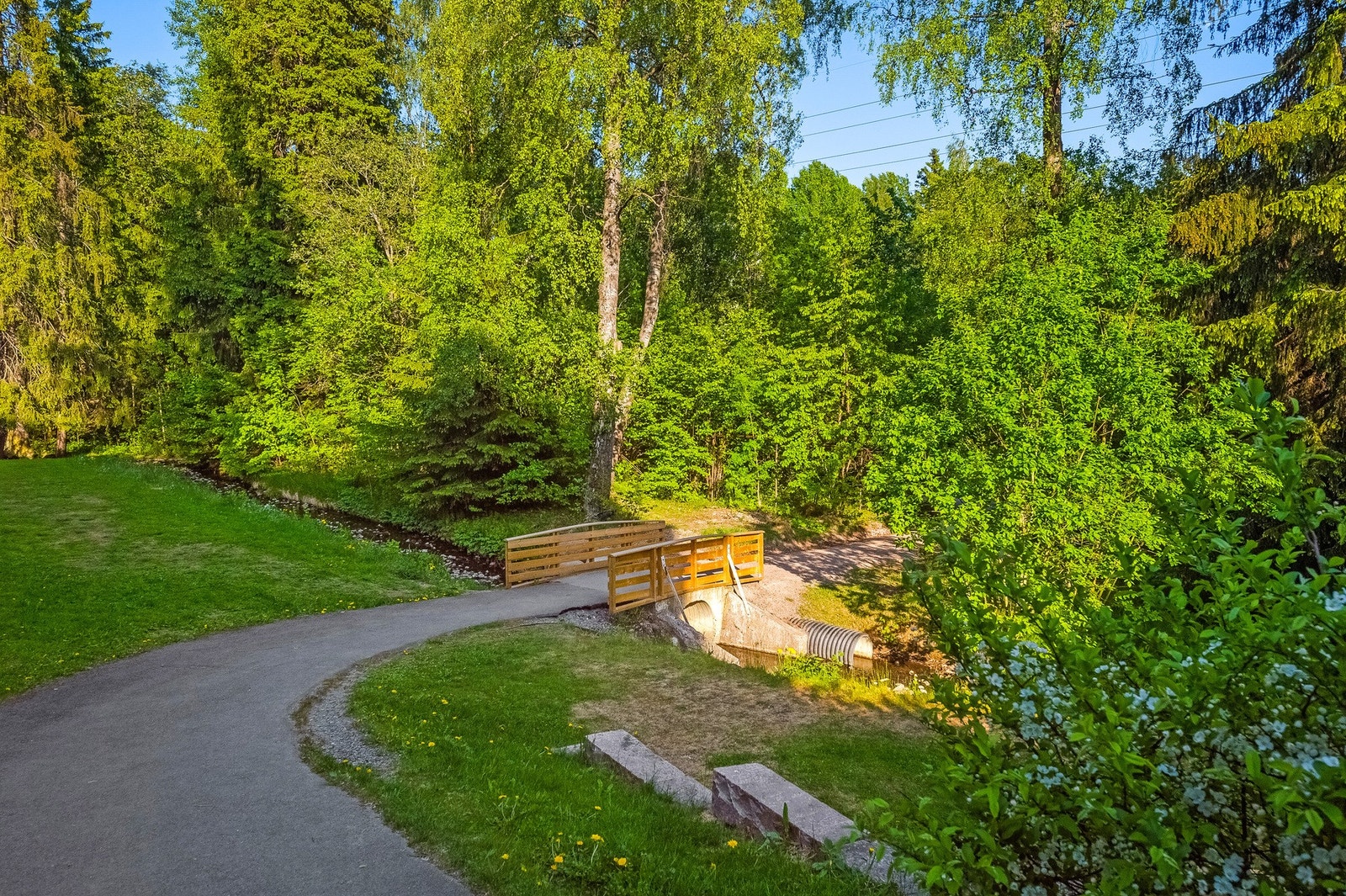 Det er en rekke turmuligheter i umiddelbar nærhet. I tillegg til marka med gode muligheter for en aktiv fritid. Galleribilde