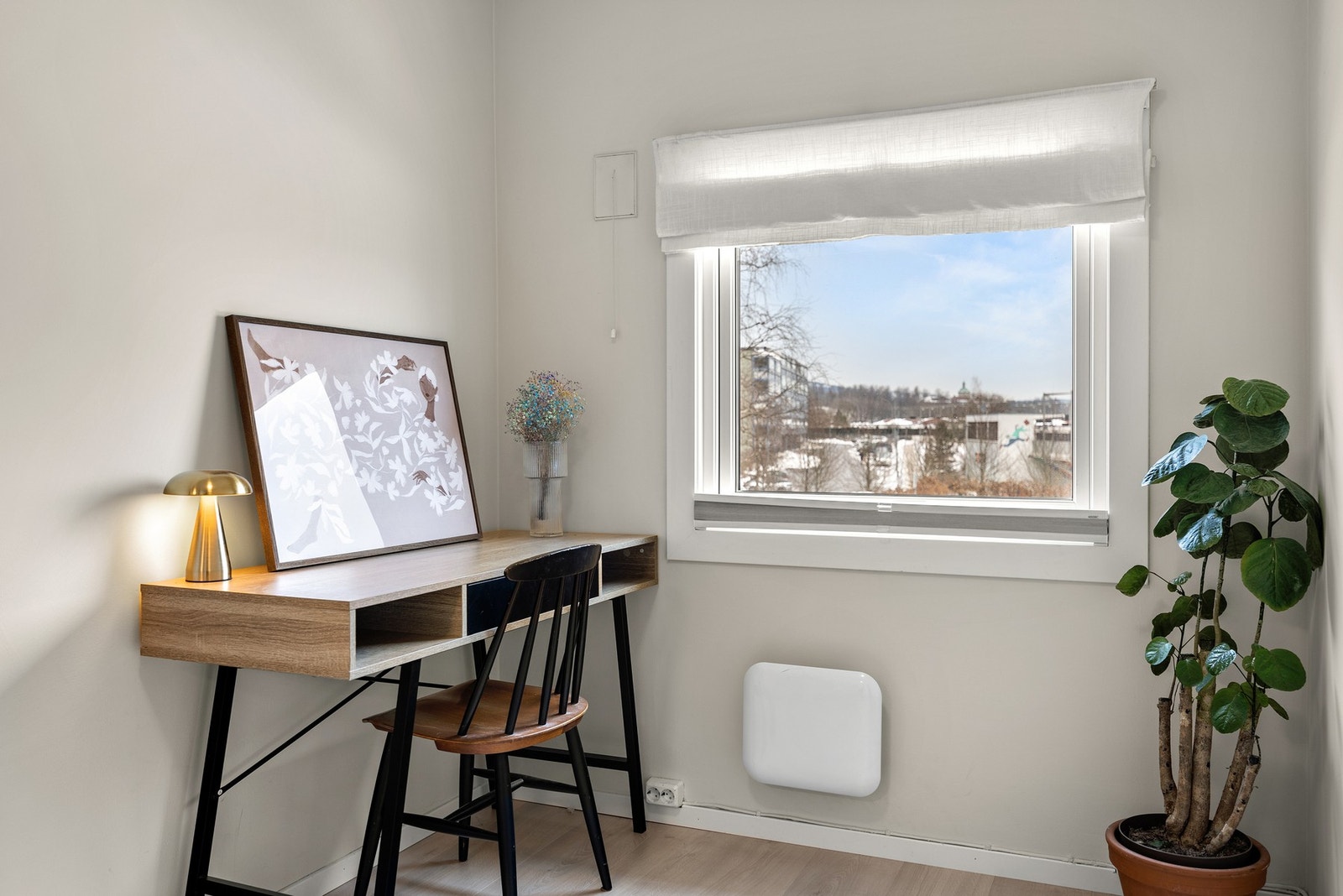 Passer utmerket til barnerom, gjesterom eller hjemmekontor. Galleribilde