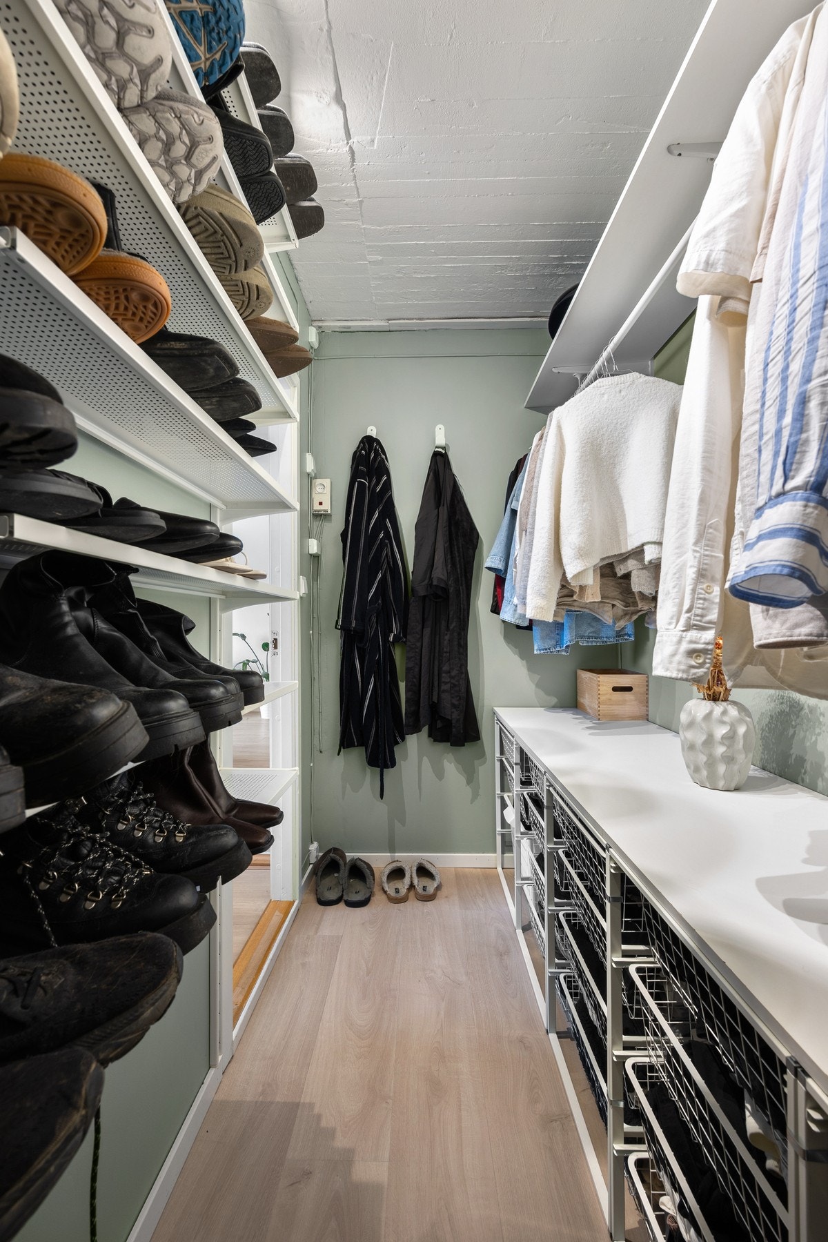 Som har plass til bekledningen din. Galleribilde