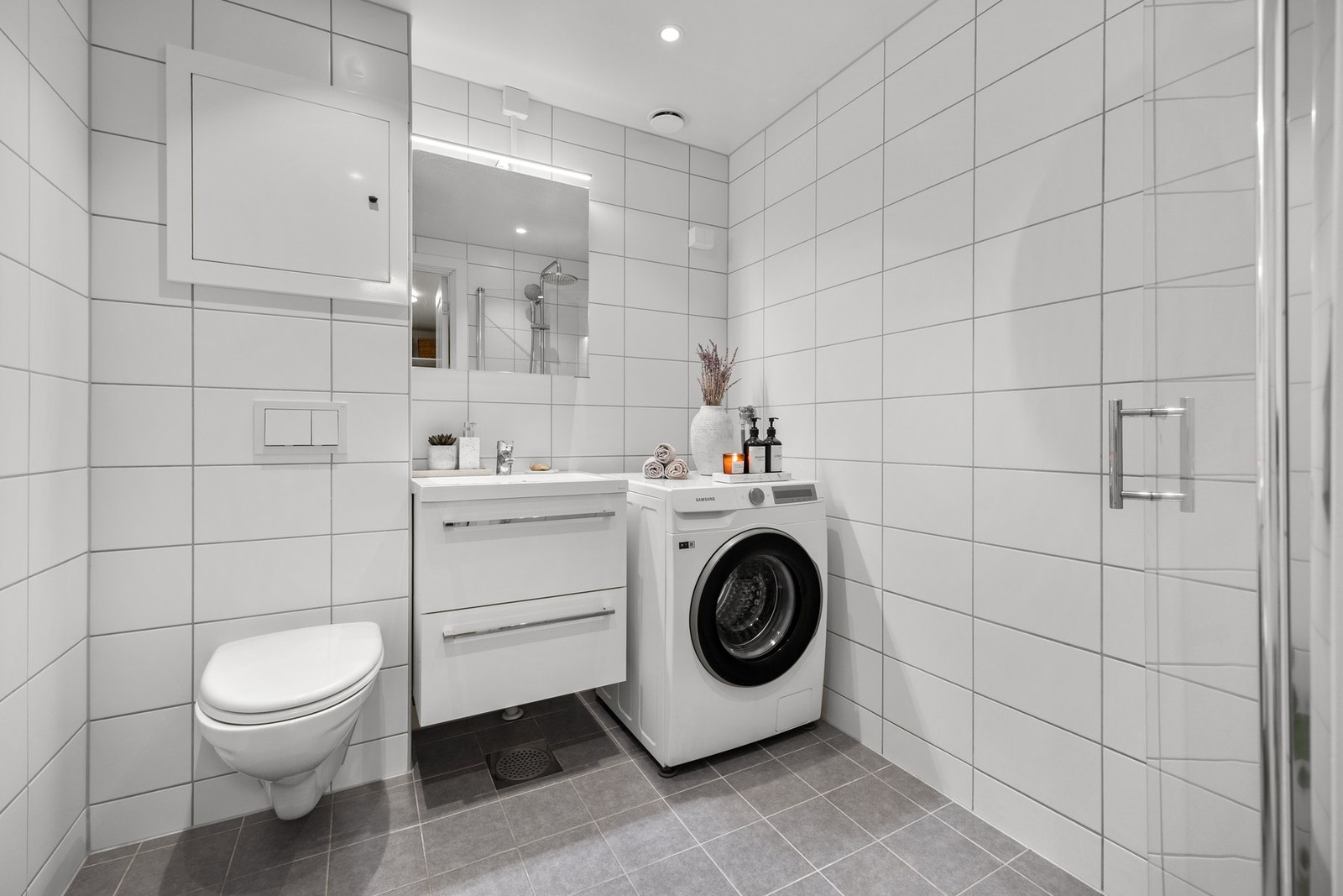 Badet ble totalt modernisert i regi av borettslaget i 2018/2019 og fremstår som moderne. Galleribilde