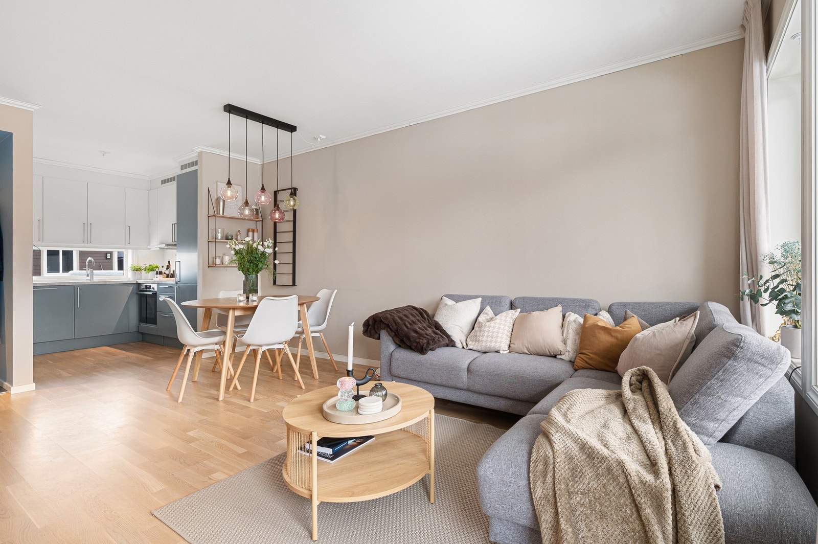 Leiligheten holder en gjennomgående høy standard. Her kan man flytte rett inn uten å tenke på oppussing. Galleribilde