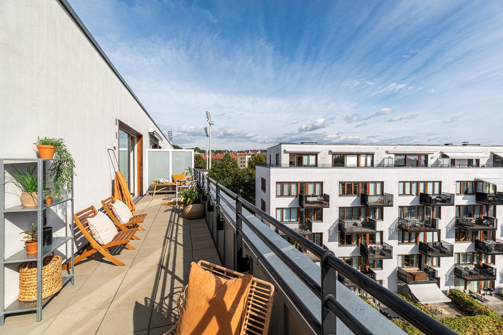 Her bor du høyt og fritt til i byggets toppetasje. Galleribilde