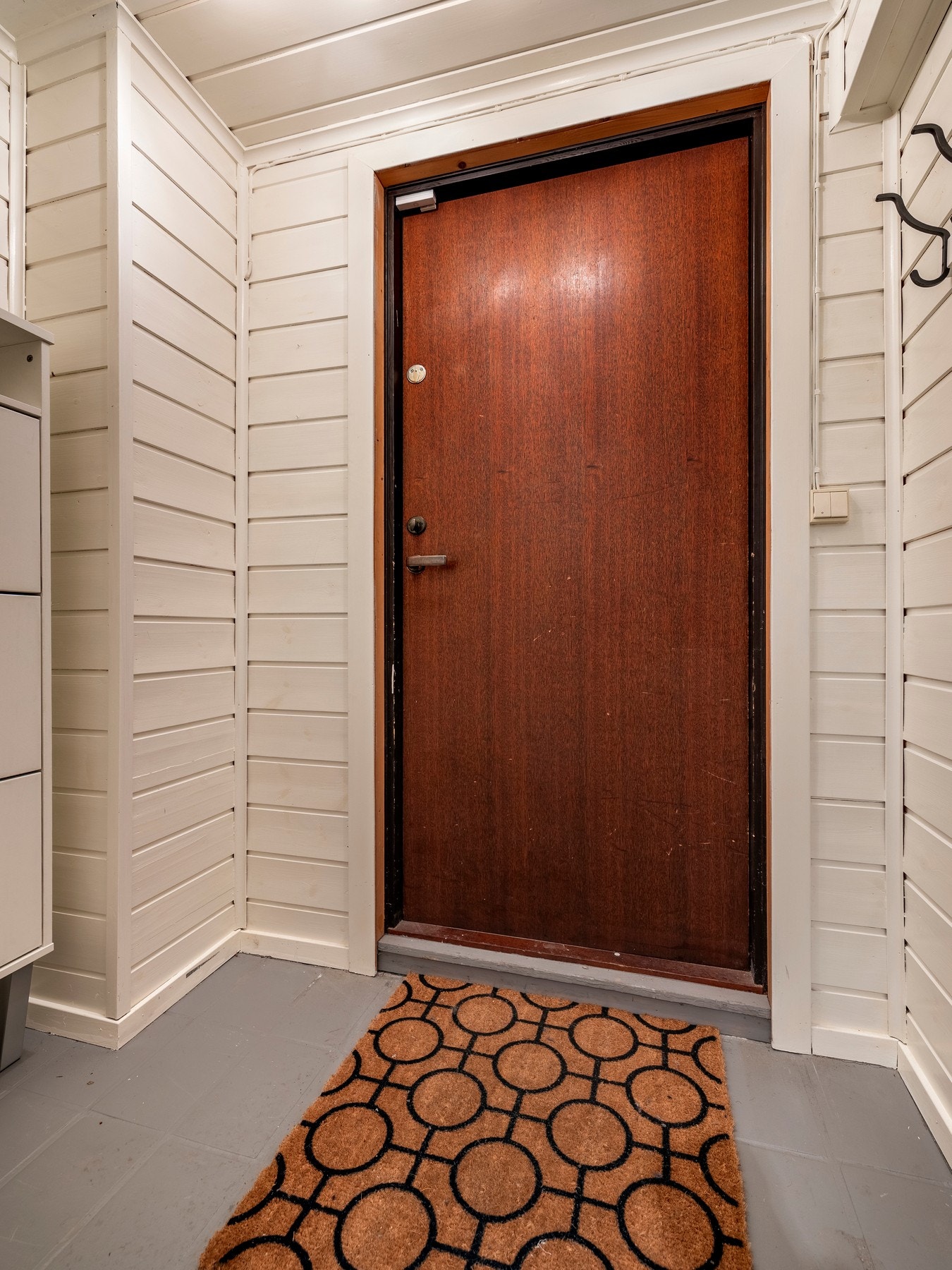 Egen inngangsdør til kjeller. Galleribilde