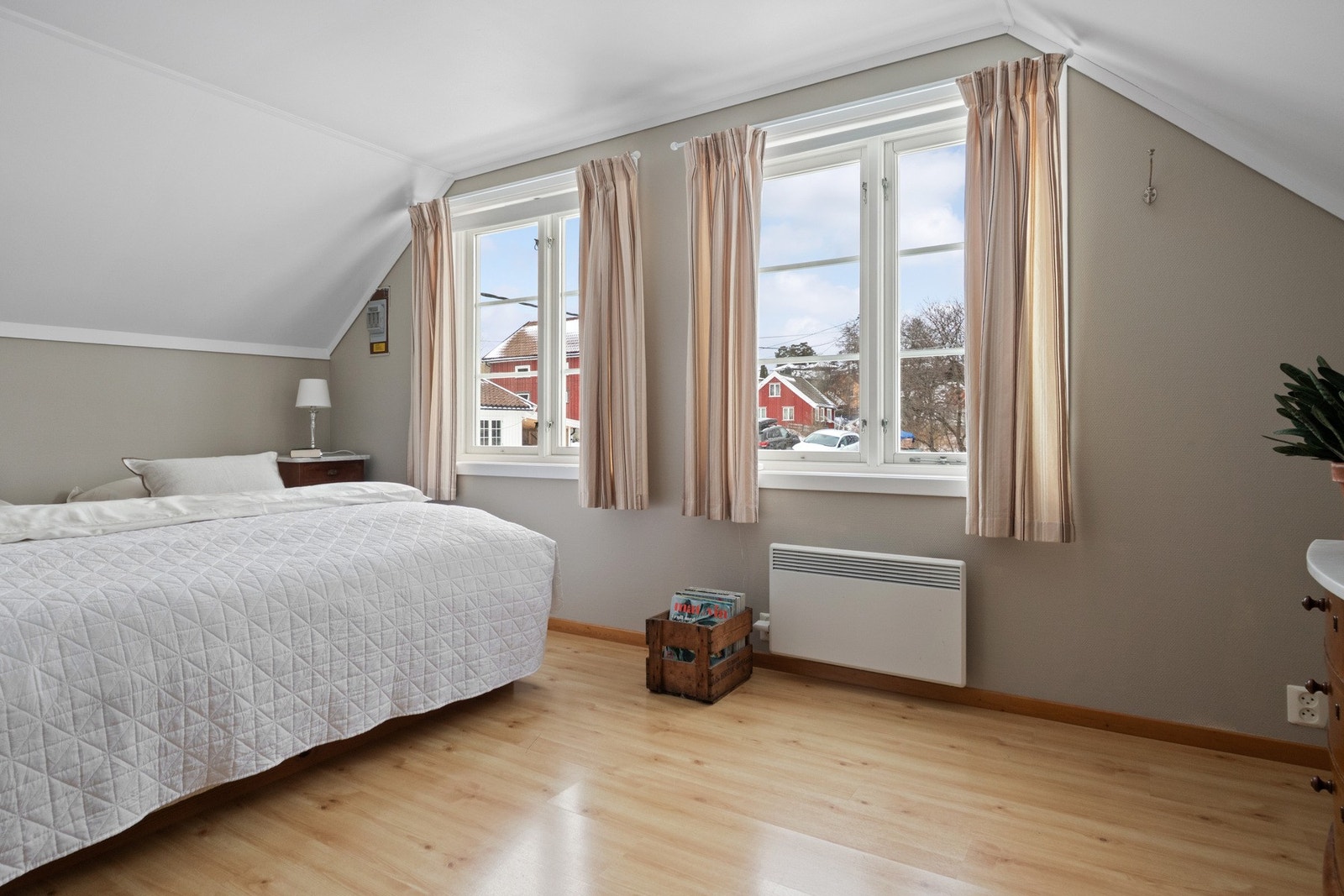 Begge soverommene i 2. har god størrelse og plass til dobbeltseng samt øvrig møblement. Galleribilde