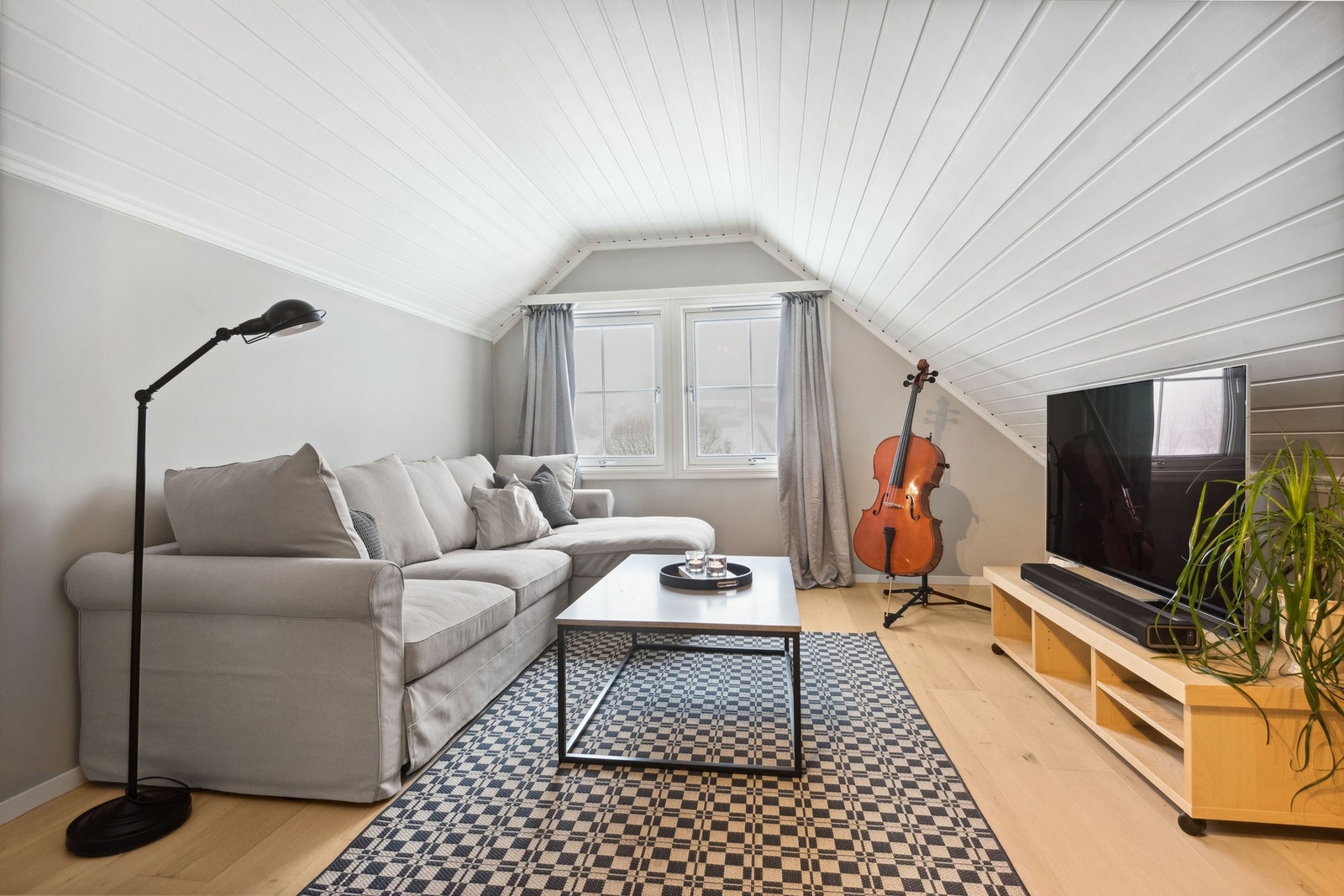 Loftstuen blir fort tilholdssted for de minste i familien. Her kan de samle venner til filmkveld eller gaming. Galleribilde