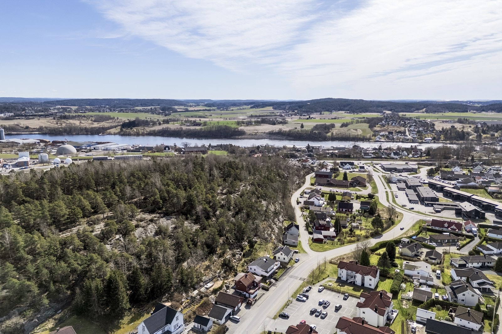 Glomma renner forbi Yven hvor også Glommastien går som benyttes til gange- og sykkelturer Galleribilde