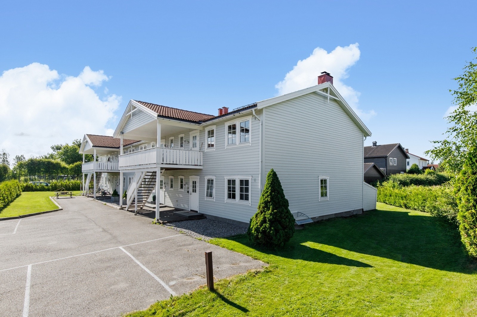 Velkommen til en tiltalende og hyggelig 3-roms leilighet i 2. etasje! Galleribilde