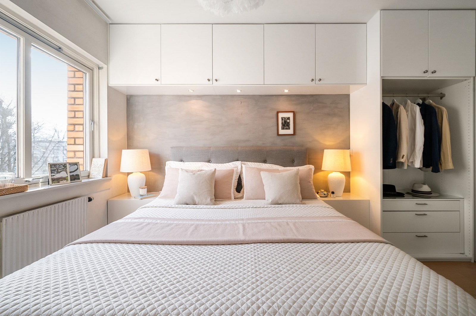 Den smarte garderobeløsningen gir rikelig med oppbevaringsplass. Galleribilde