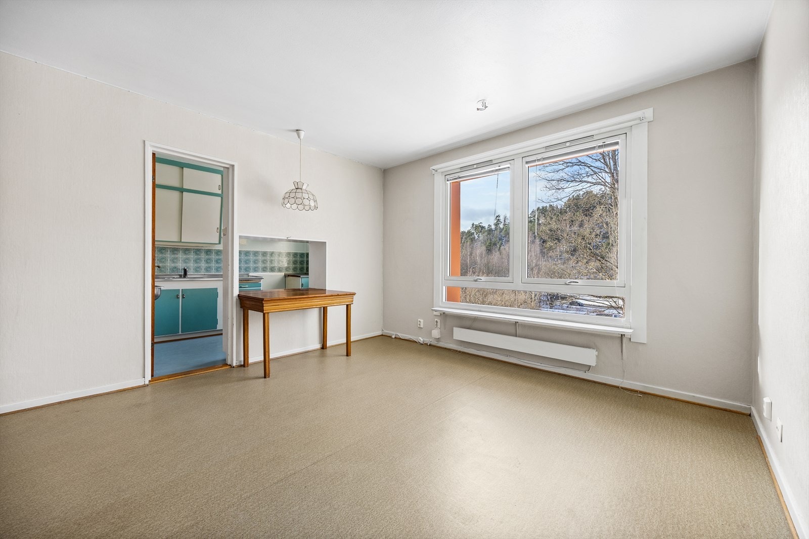 Store vindusflater fra 2013 slipper inn rikelig med dagslys. Galleribilde