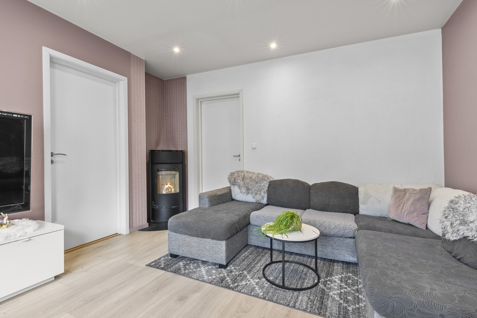 Moderne peisovn i stuen Galleribilde