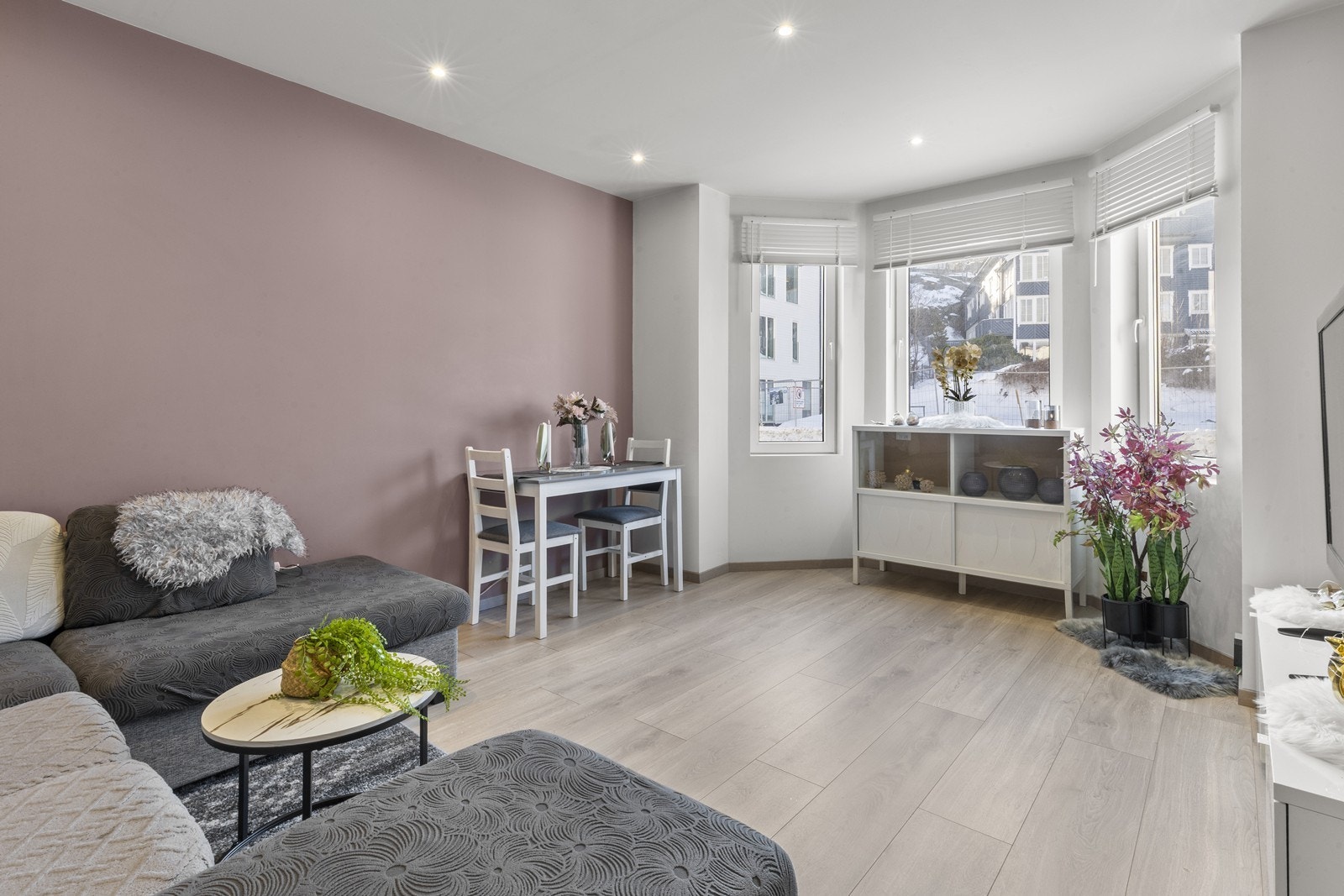 Pen og nyoppusset leilighet med moderne overflater og sentral beliggenhet Galleribilde