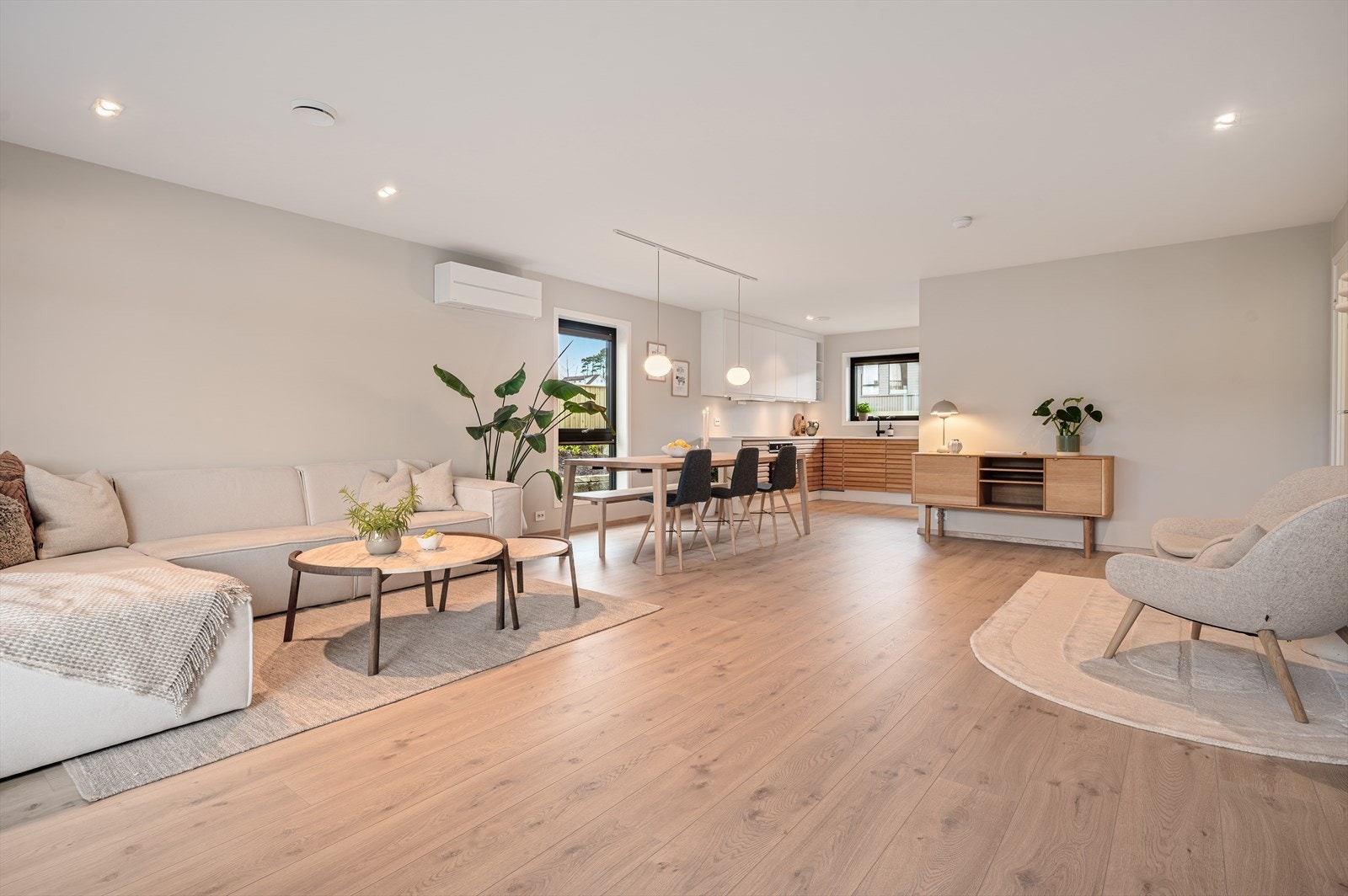 Alle innvendige overflater ble malt i perioden 2023-2024. Galleribilde