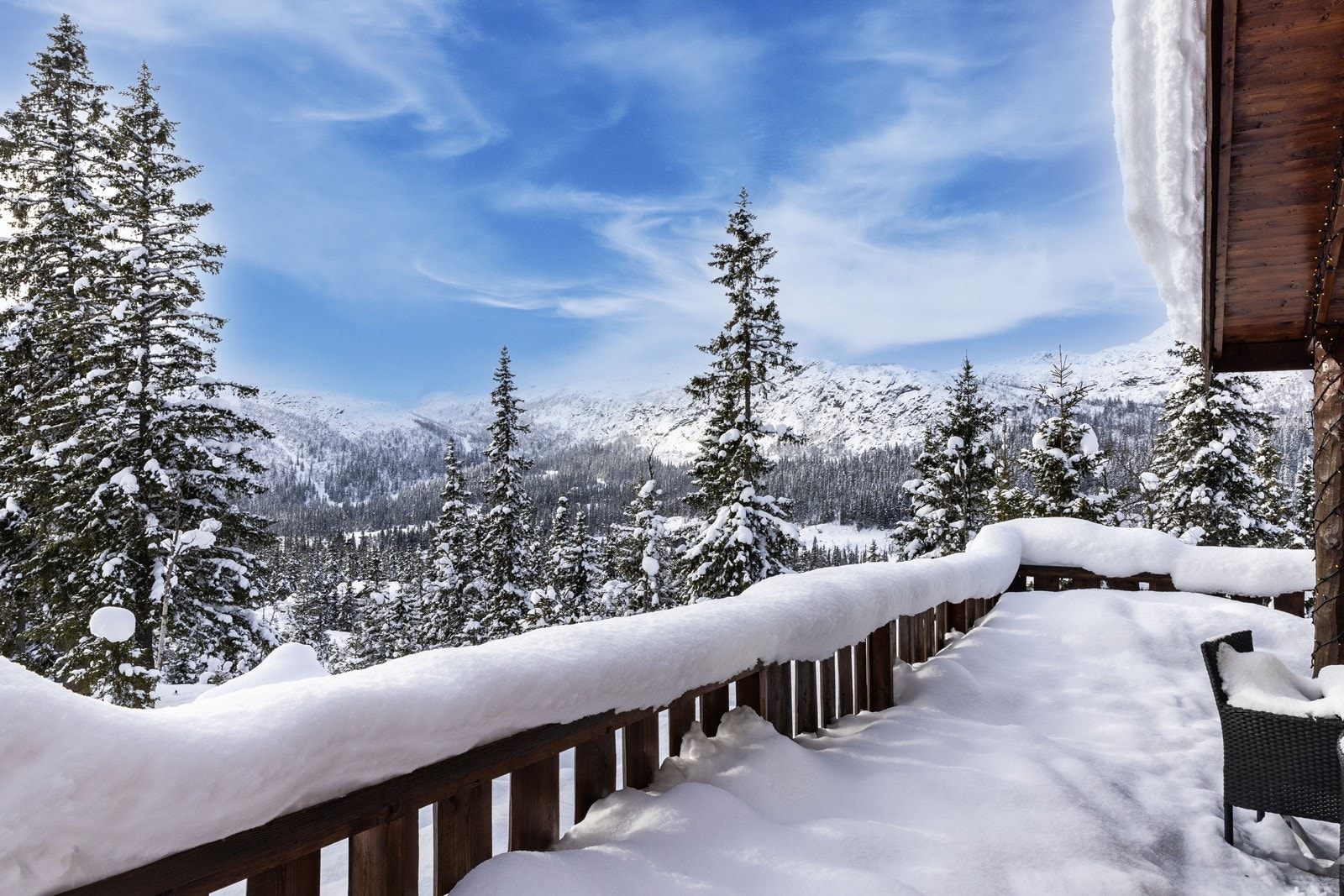 Stor terrasse med flott utsikt og svært gode solforhold! Galleribilde