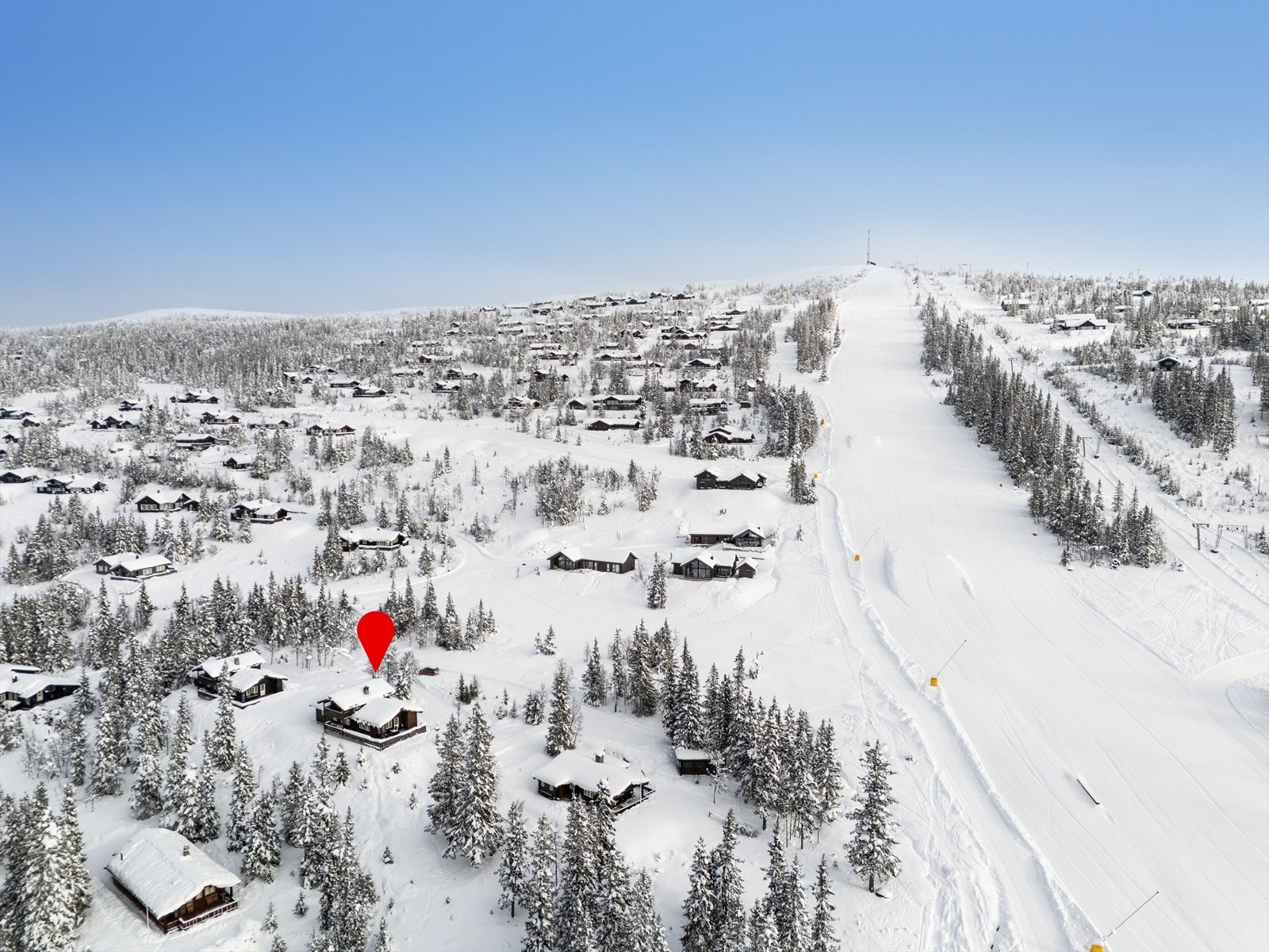 Hytta har en svært god beliggenhet, men nærhet til alt Haglebu har å by på! Galleribilde