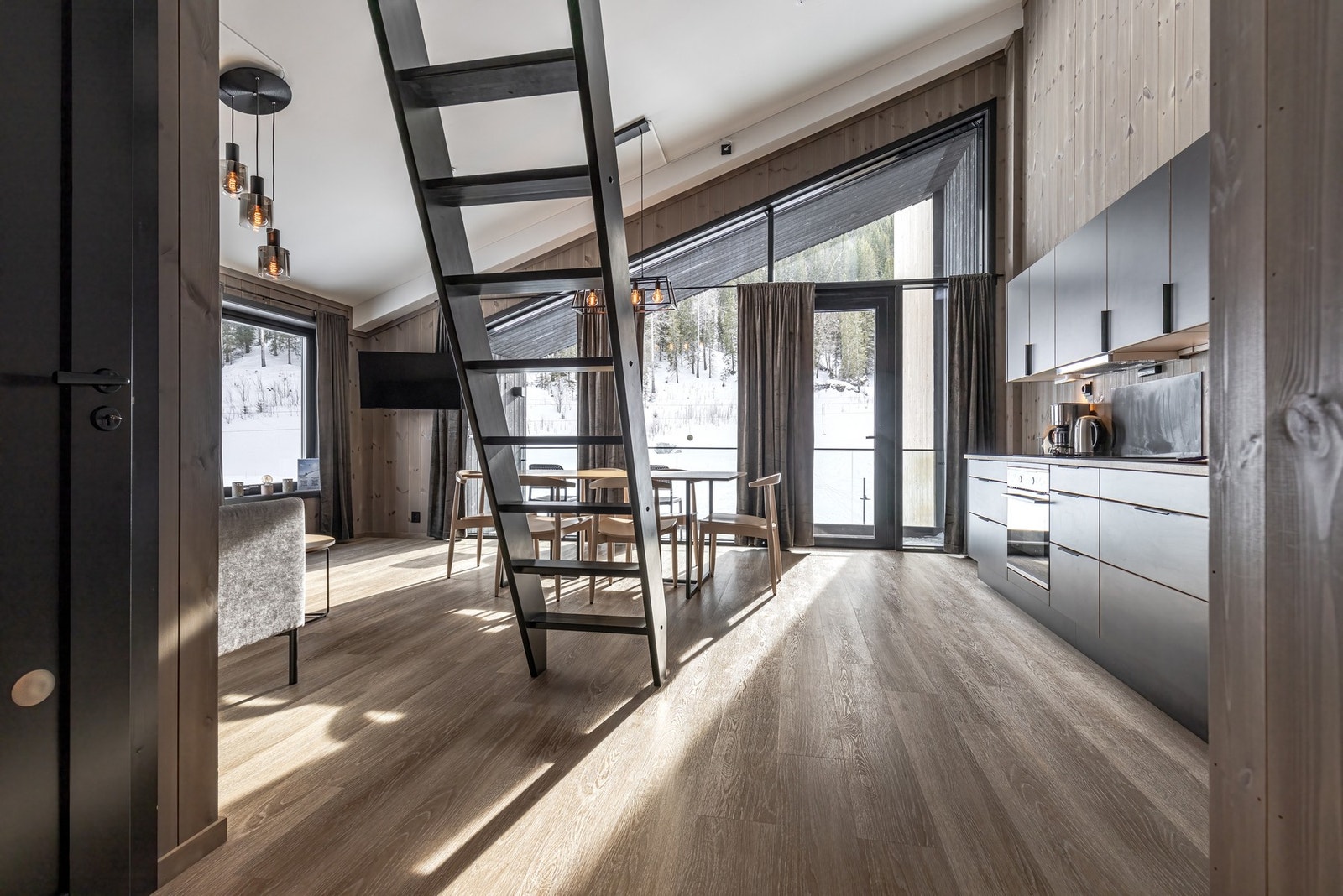 Det er meget god romfølelse i oppholdsrom! Galleribilde