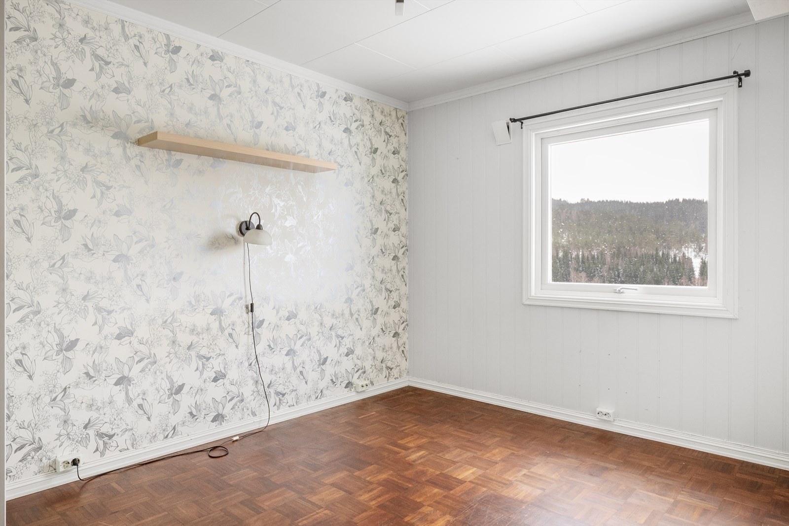 Soverommene er av god størrelse med plass til seng og tilhørende møblement og oppbevaring. Galleribilde