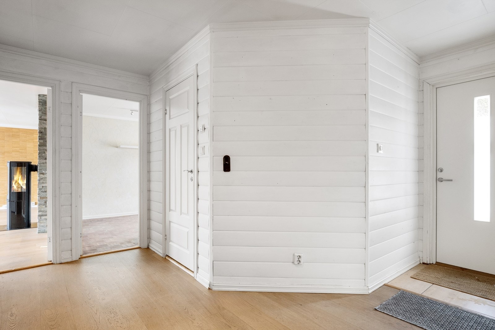 I 2025 ble det satt inn ny hovedytterdør. Galleribilde