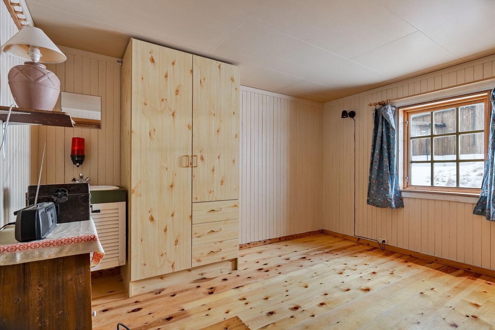 Her har man blant annet plass til dobbeltseng og garderobe Galleribilde