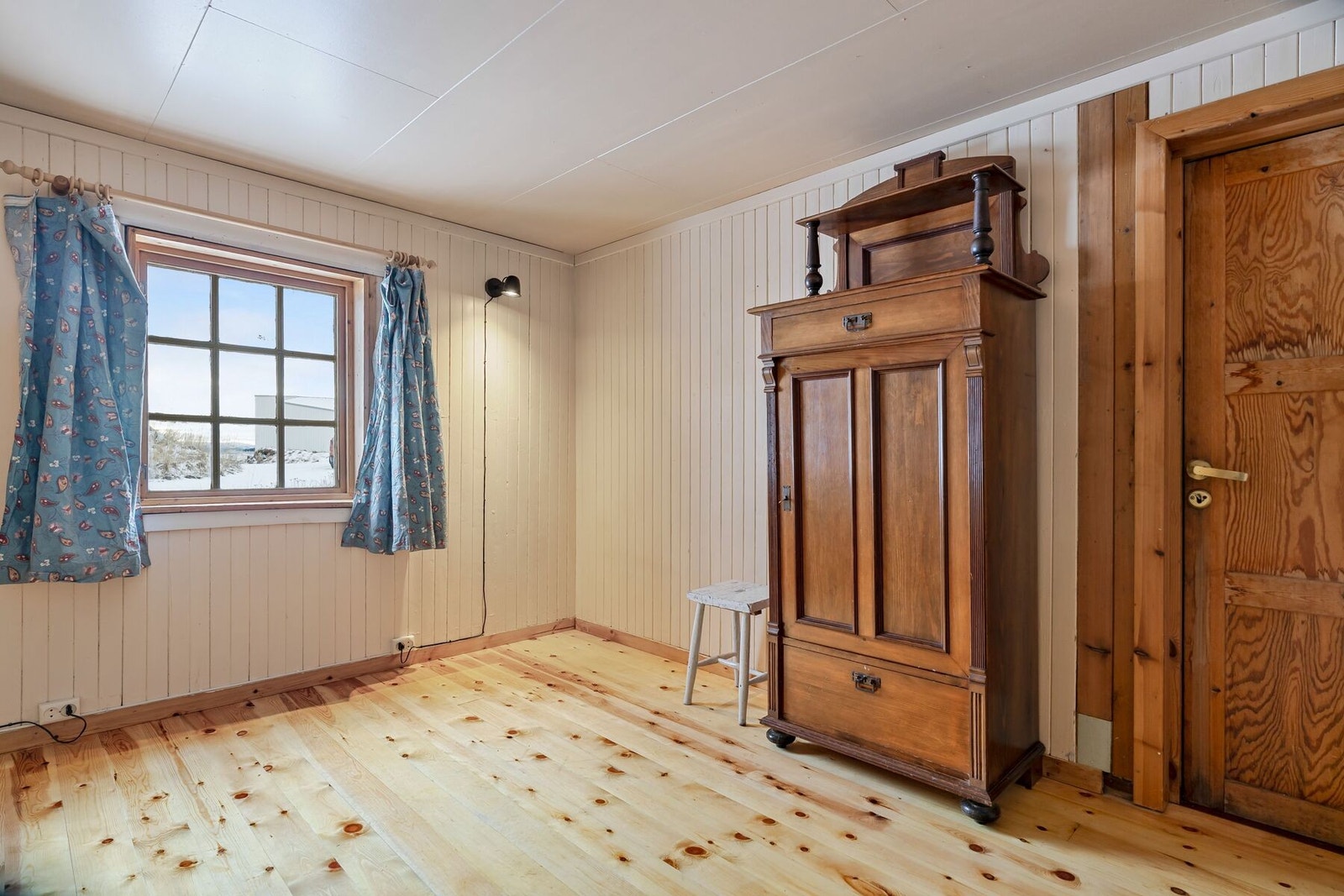 Soverommet ble tilbygd i 1987 og er på ca. 11 m² Galleribilde