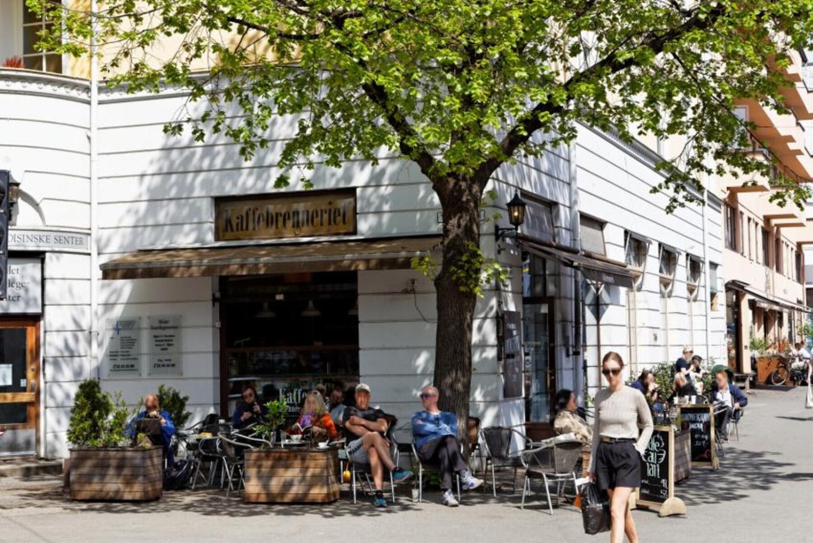 Området byr på et rikt utvalg av populære restauranter, hyggelige kaféer og nisjebutikker - alt innen få minutters gange fra boligen, og med et levende bymiljø rett utenfor døren. Galleribilde