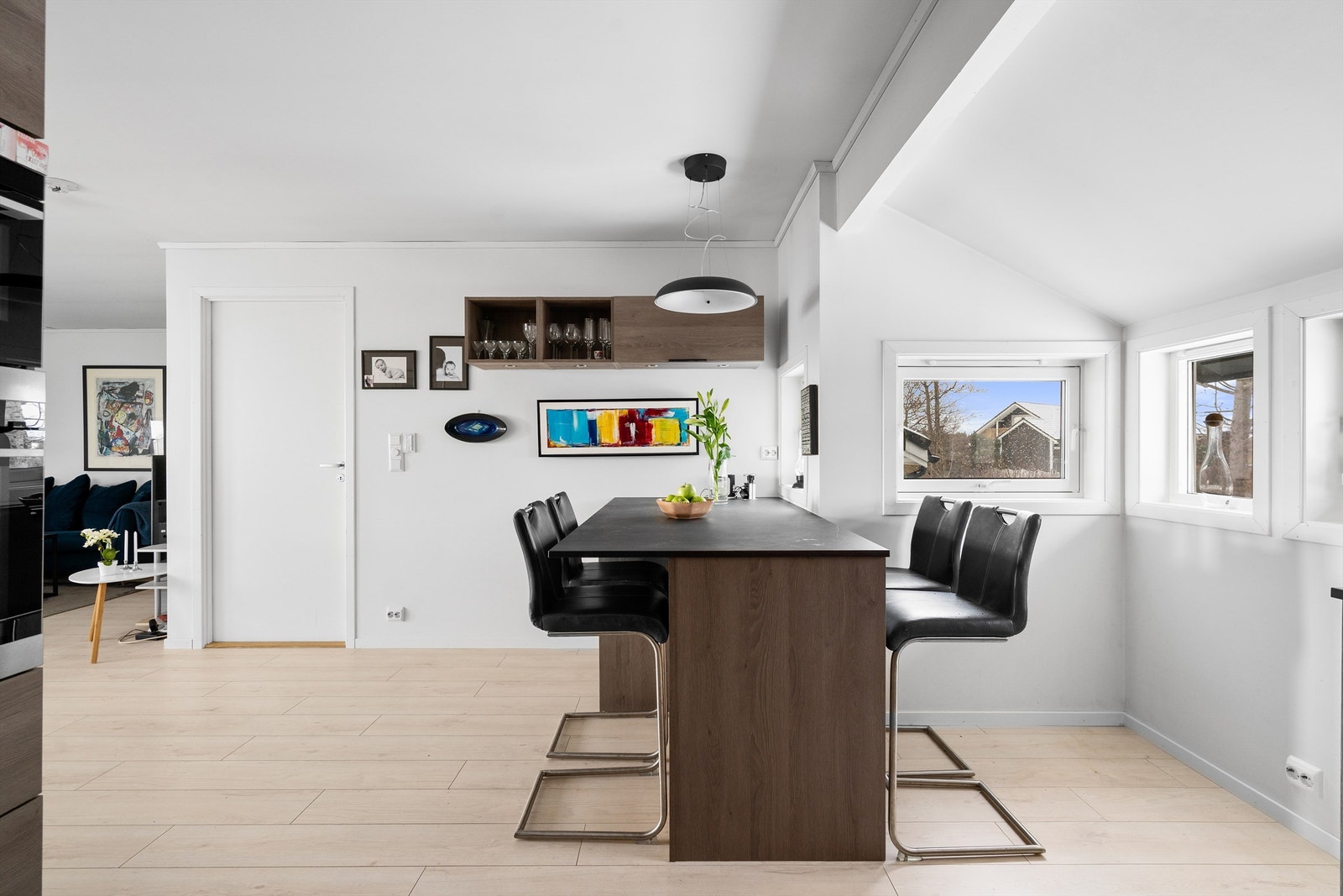 Koselig kjøkkenøy/frokostbar Galleribilde