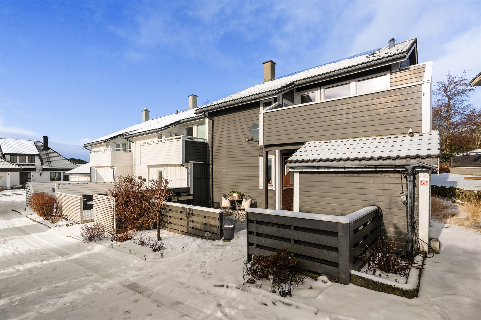 Terrassen på forsiden har sol fra 09.30-2130 Galleribilde