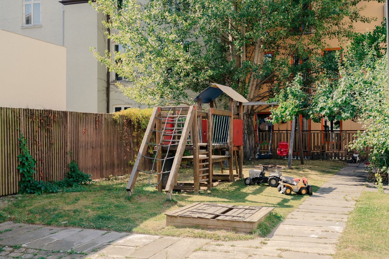 Familievennlig idyll. Galleribilde