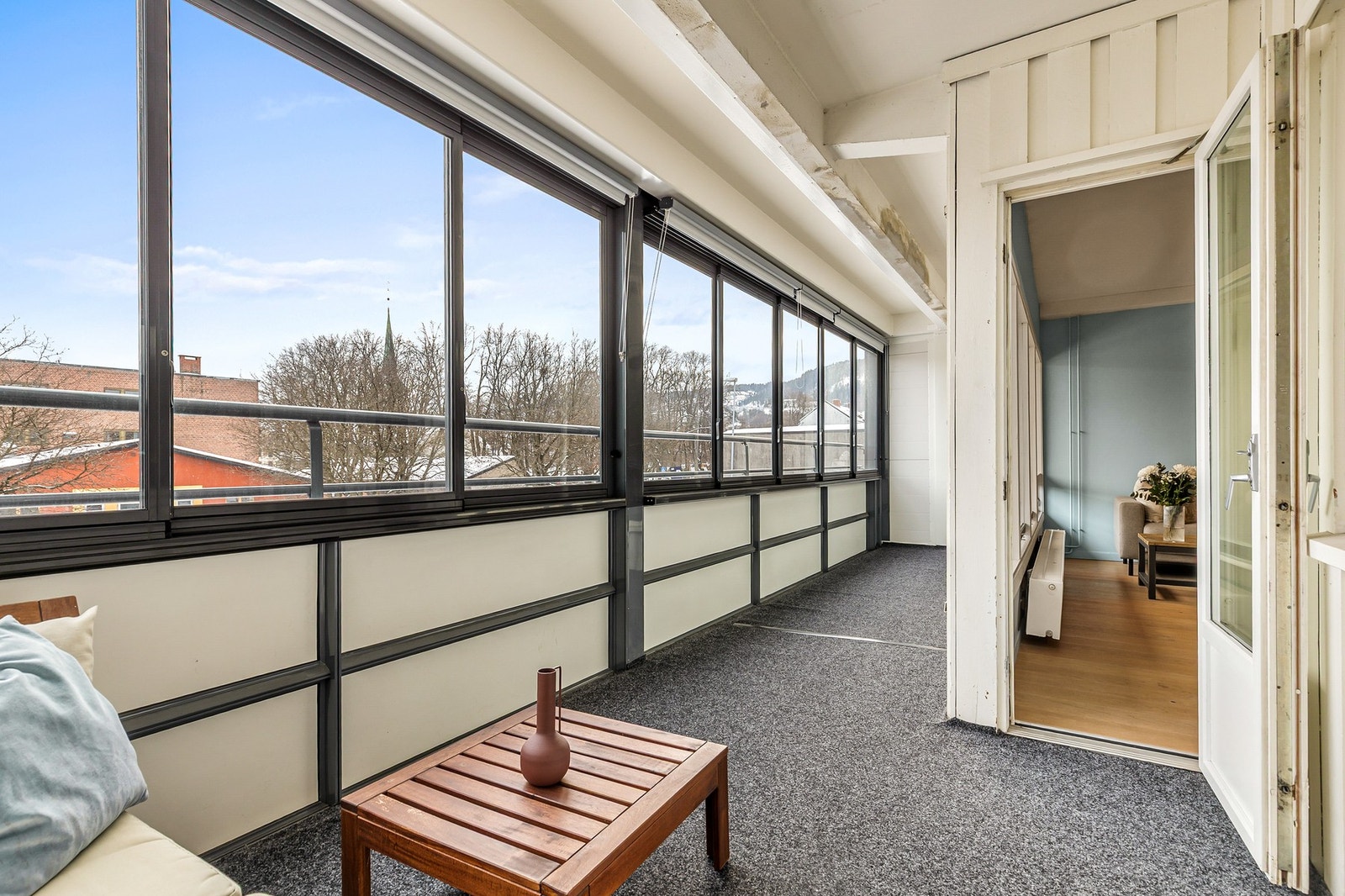 Leiligheten har en sydøstvendt innglasset balkong på ca. 14 kvm Galleribilde