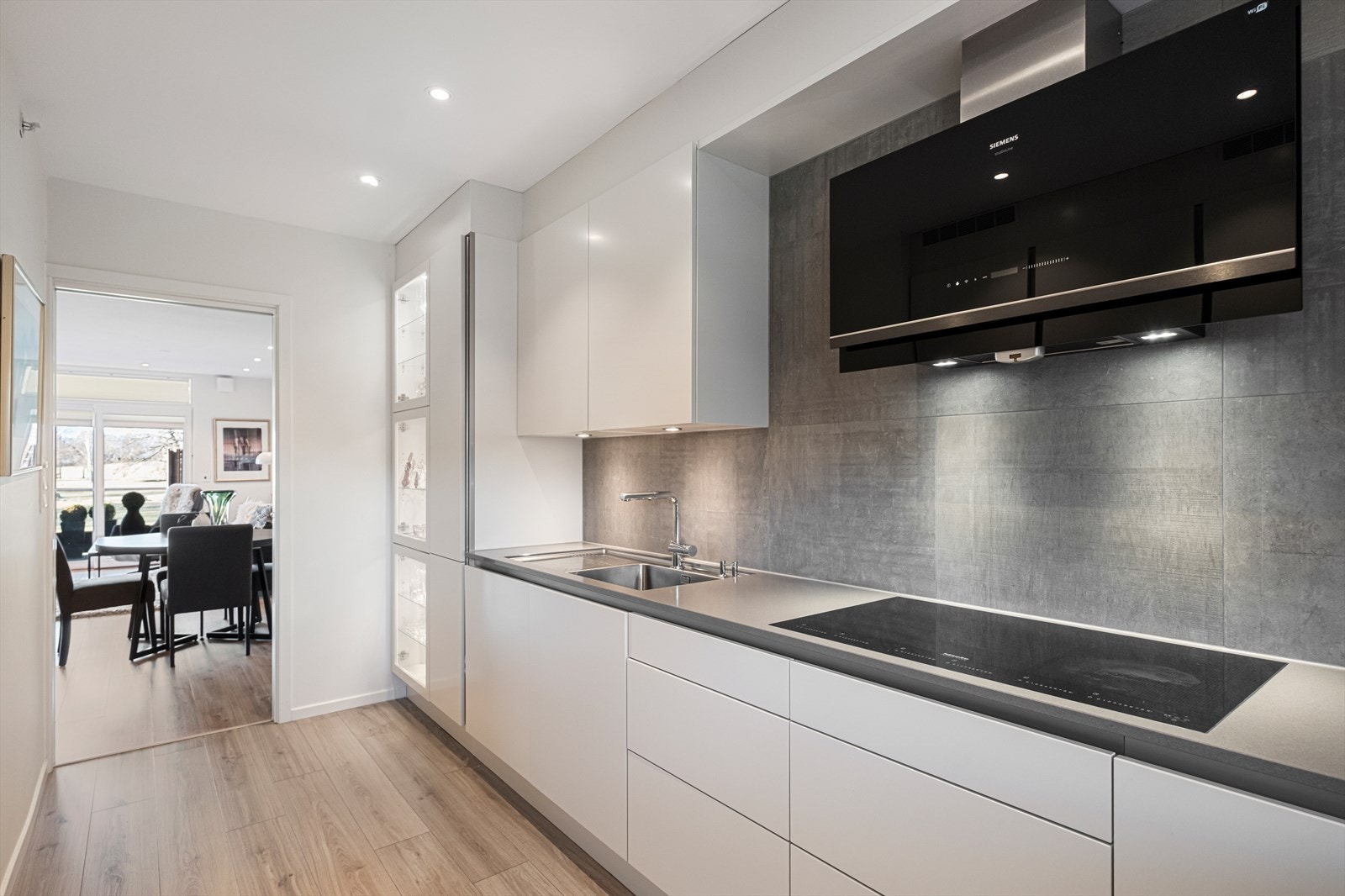 - samt en romslig induksjonsplatetopp og oppvaskmaskin fra Miele Galleribilde