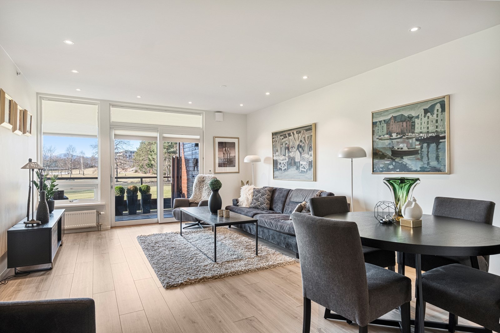 Lys og trivelig stue Galleribilde