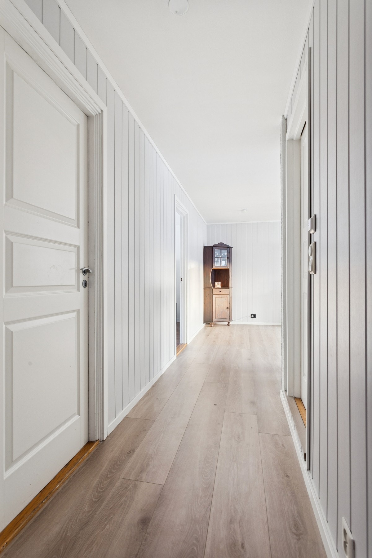 Lys, romslig og innbydende entré! Galleribilde