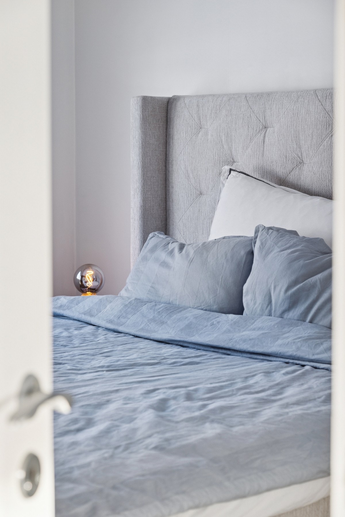 Leiligheten byr på 2 romslige soverom med fine overflater Galleribilde