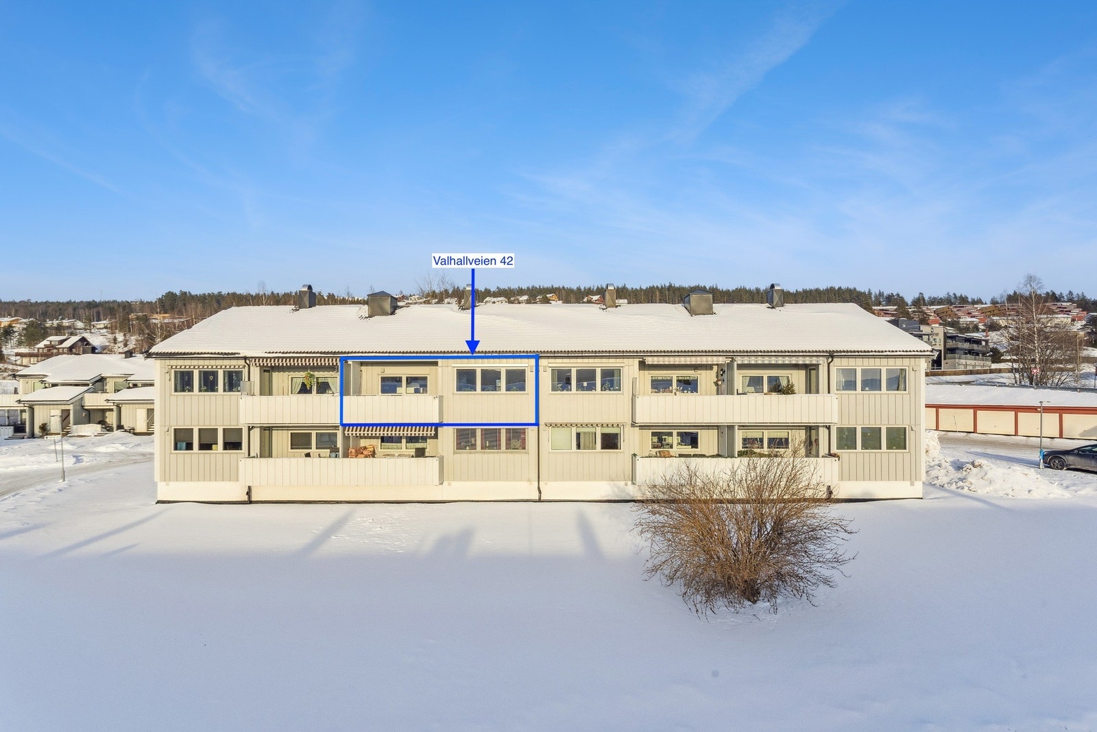 Boligen har tilgang til et stort og hyggelig uteområde som har gode solforhold! Galleribilde