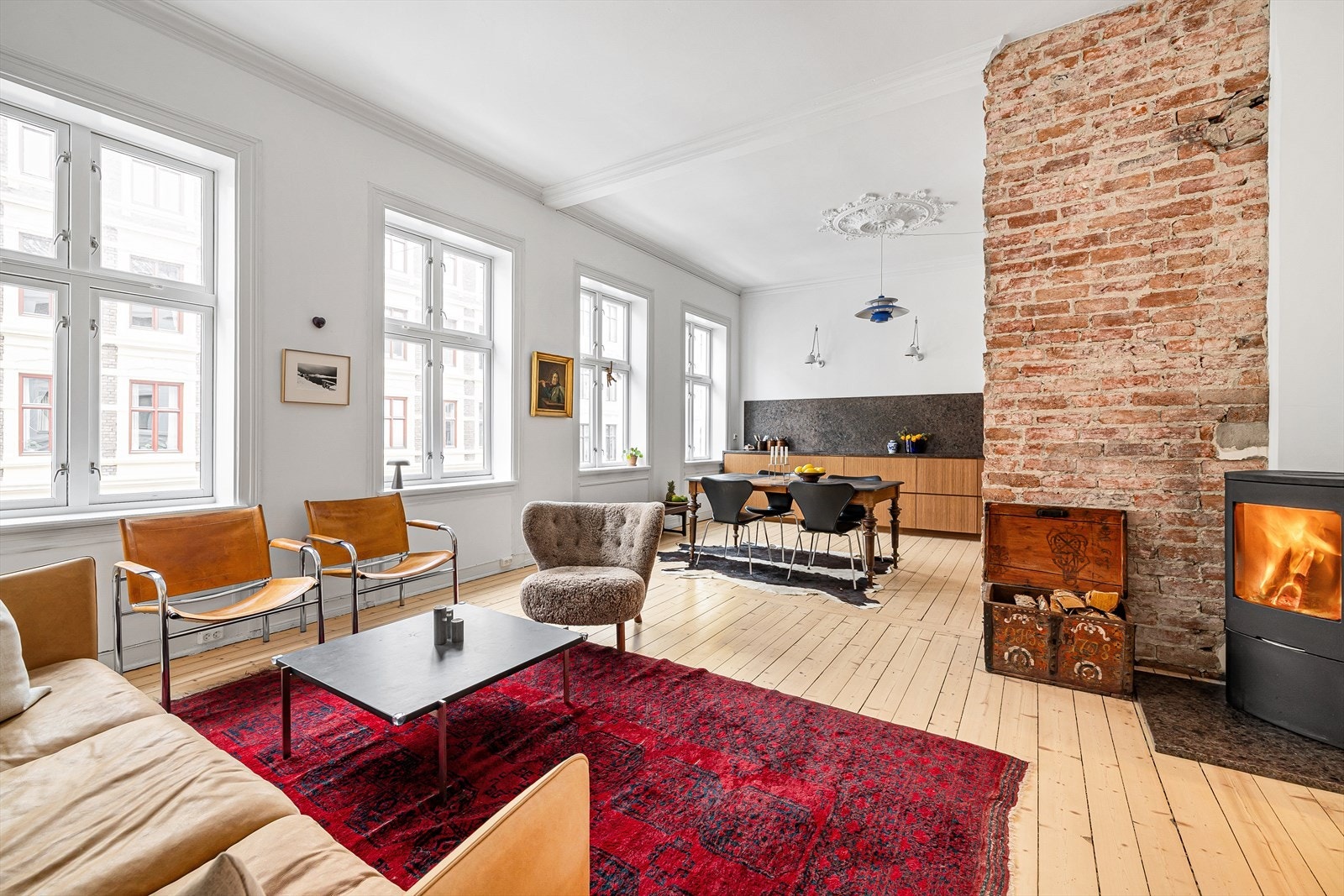 Stue - romfølelse og lysinnslipp som virkelig kommer til sin rett. Galleribilde