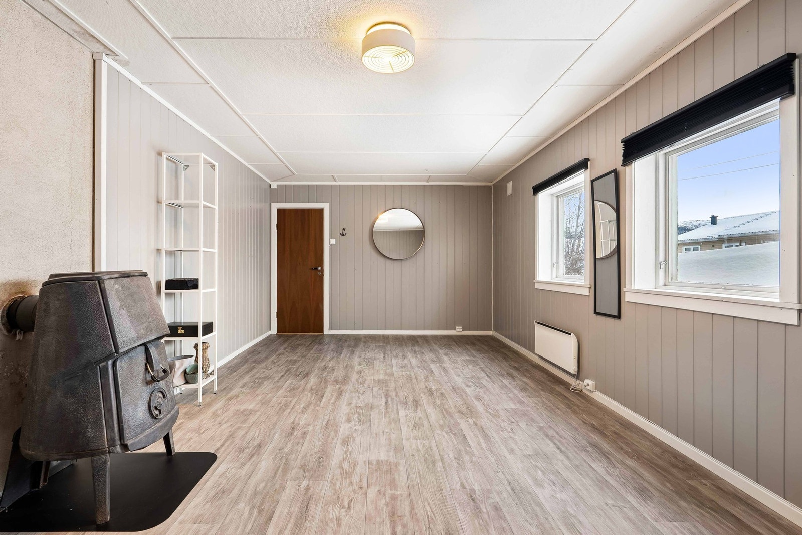 Kjellerstue med vedovn. Galleribilde