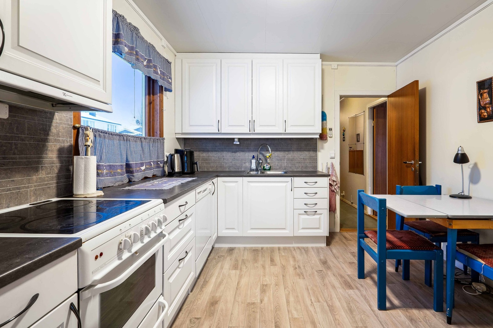 Plass til kjøkkenbord Galleribilde