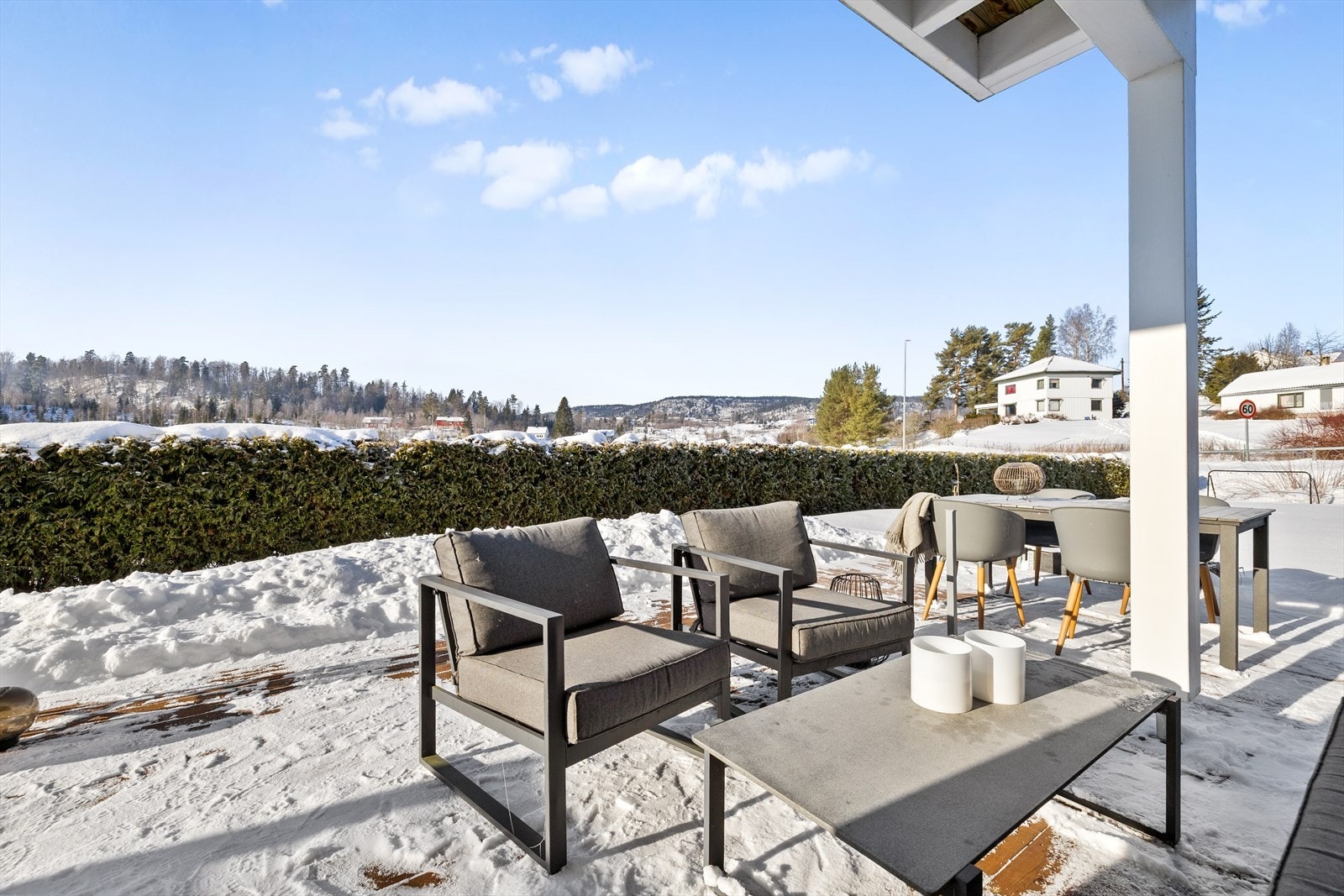 Her har du god plass til utemøblement, grill og beplantning. Galleribilde