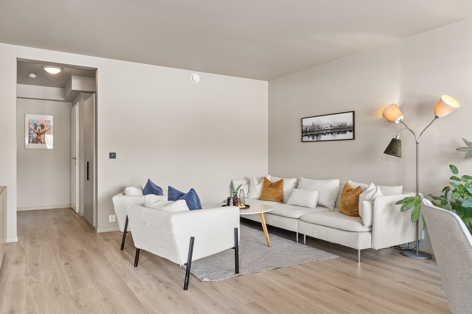 Her møter du et godt rom med gode møbleringsmuligheter. Galleribilde