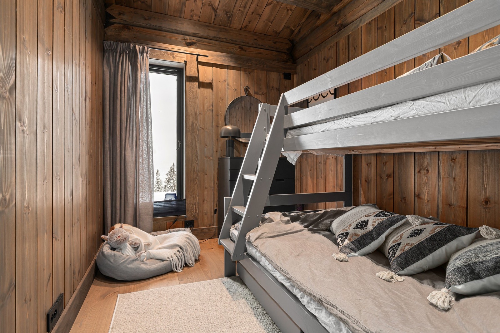 Soverom to er innredet med praktisk køyeseng Galleribilde