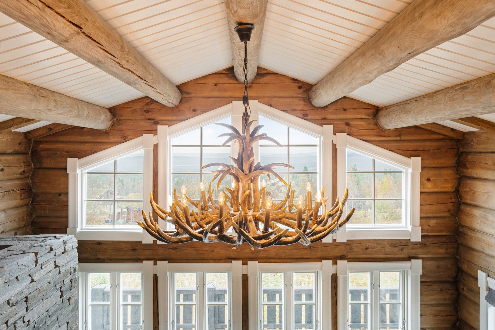 Den flotte lysekronen er prikken over i`en. Galleribilde