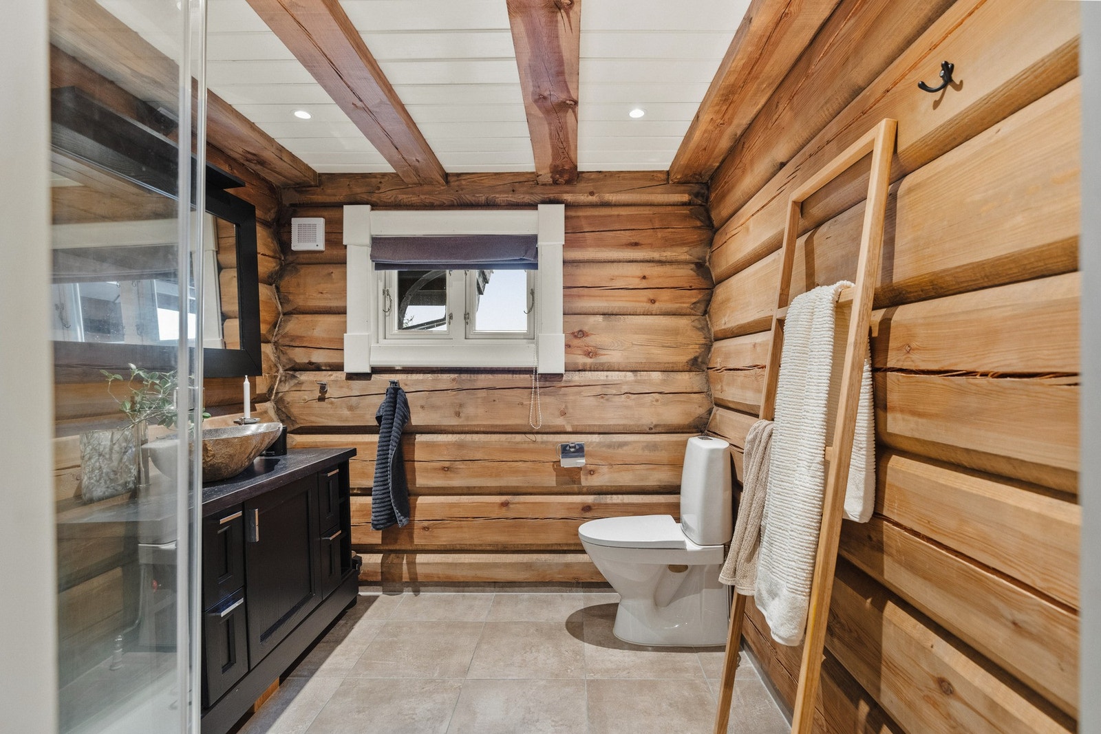 Begge baderommene har varmekabler i gulvet. Galleribilde