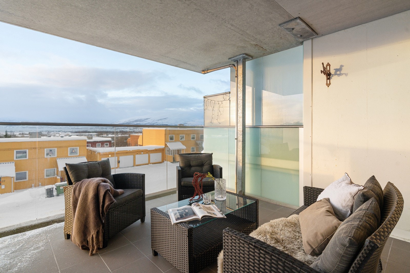 Her er det god plass til utemøbler og sommerdagene kan nytes.